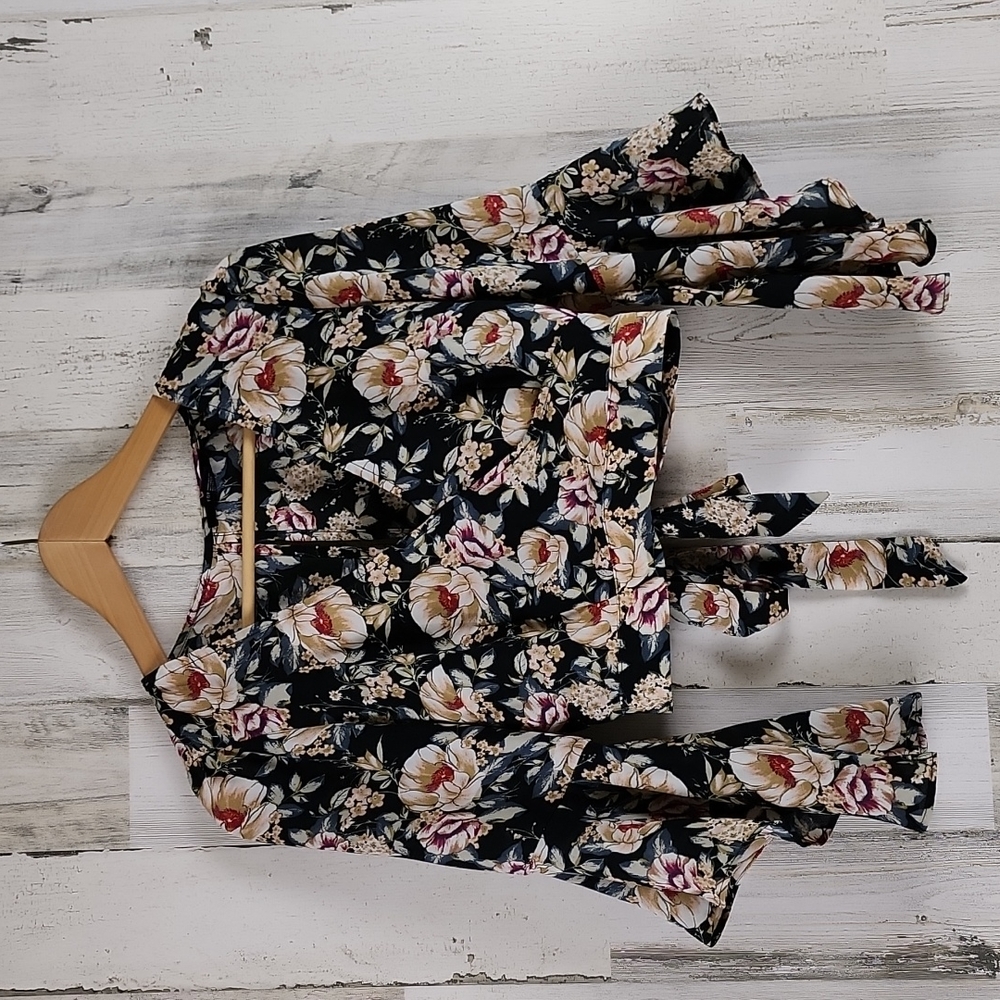 Forever 21 dark floral Y2K cropped faux wrap top tieback bell sleeve Size Small